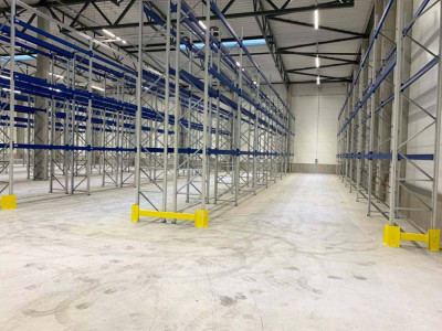 Levering og montering av Groglass pallehyller 5